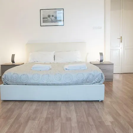 Apartment Casa Vacanze Umberto I Naples